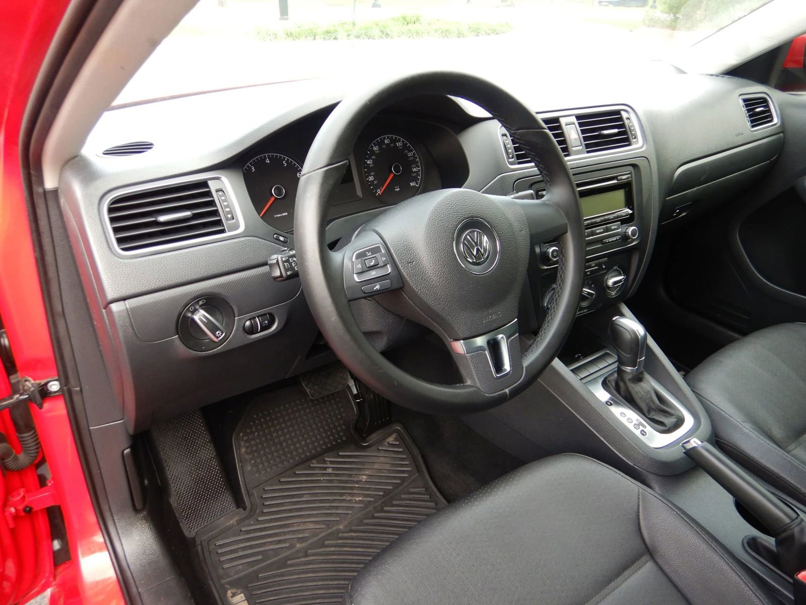 Used 2011 Volkswagen Jetta SE FWD image 12