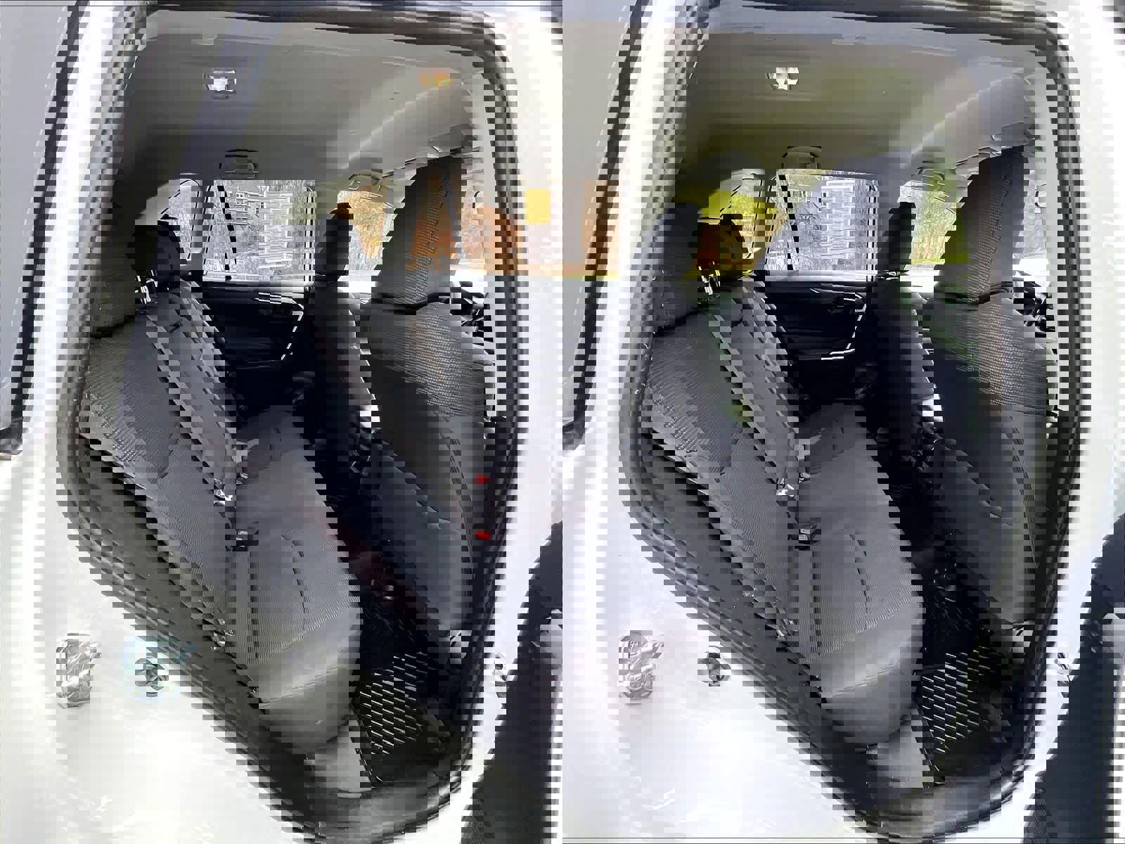 Used 2019 Toyota RAV4 LE image 16