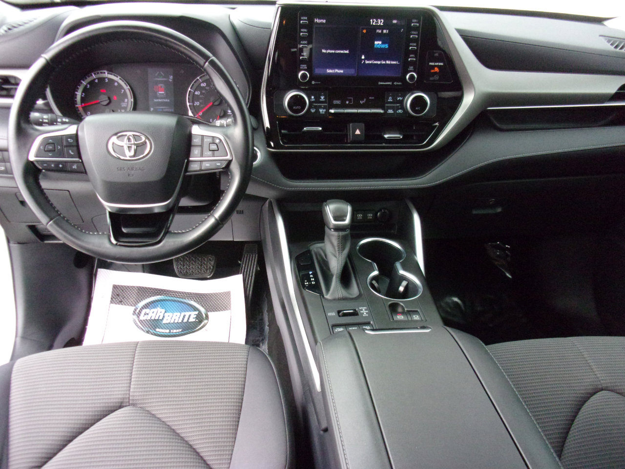 Used 2020 Toyota Highlander LE image 12