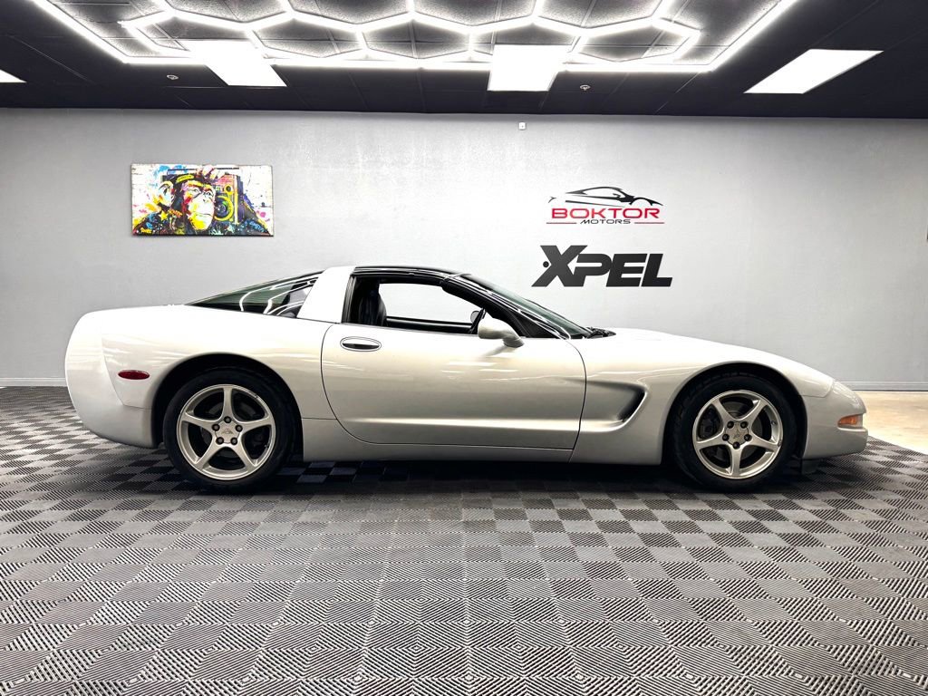 Used 2001 Chevrolet Corvette Coupe w/ Preferred Equipment Group2 image 16