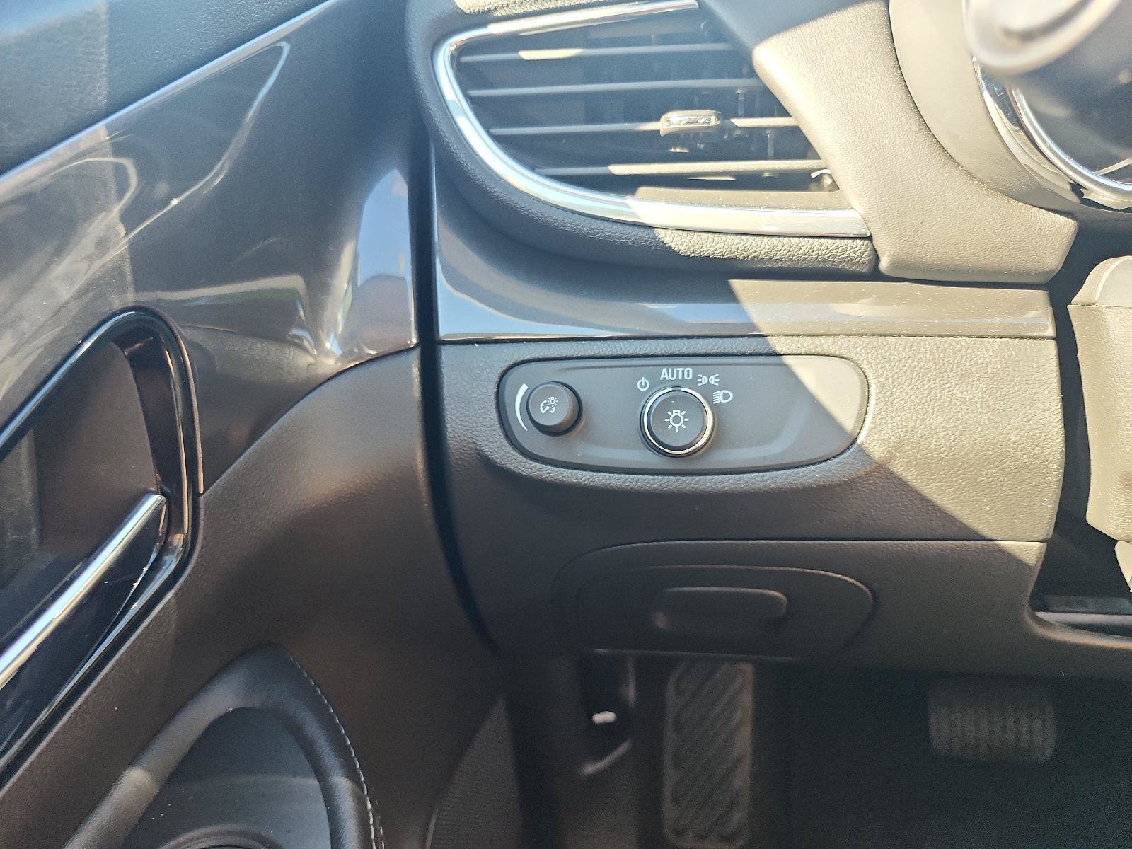 Used 2022 Buick Encore Preferred AWD/4WD image 18