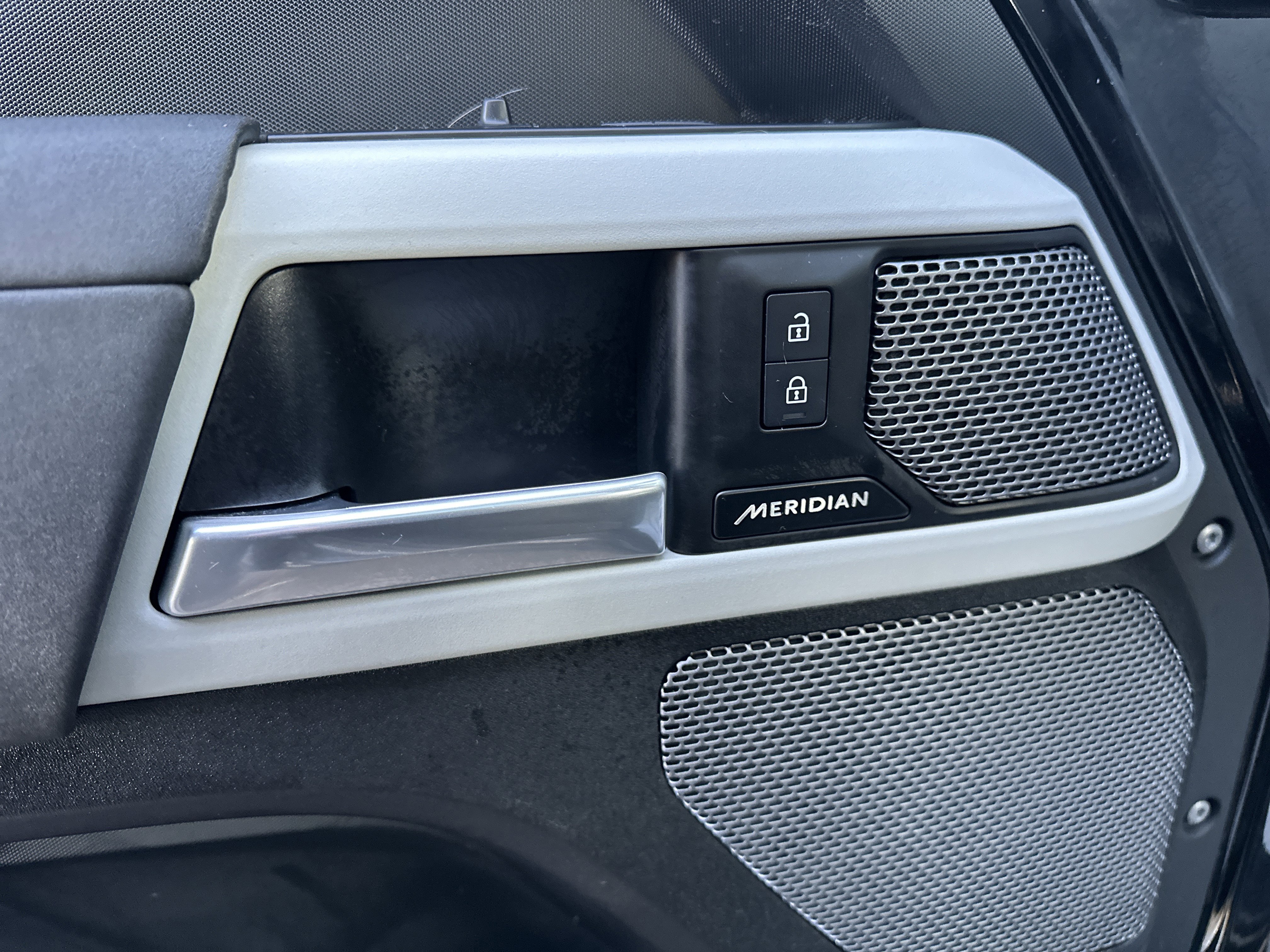 Used 2023 Land Rover Defender 110 S image 12