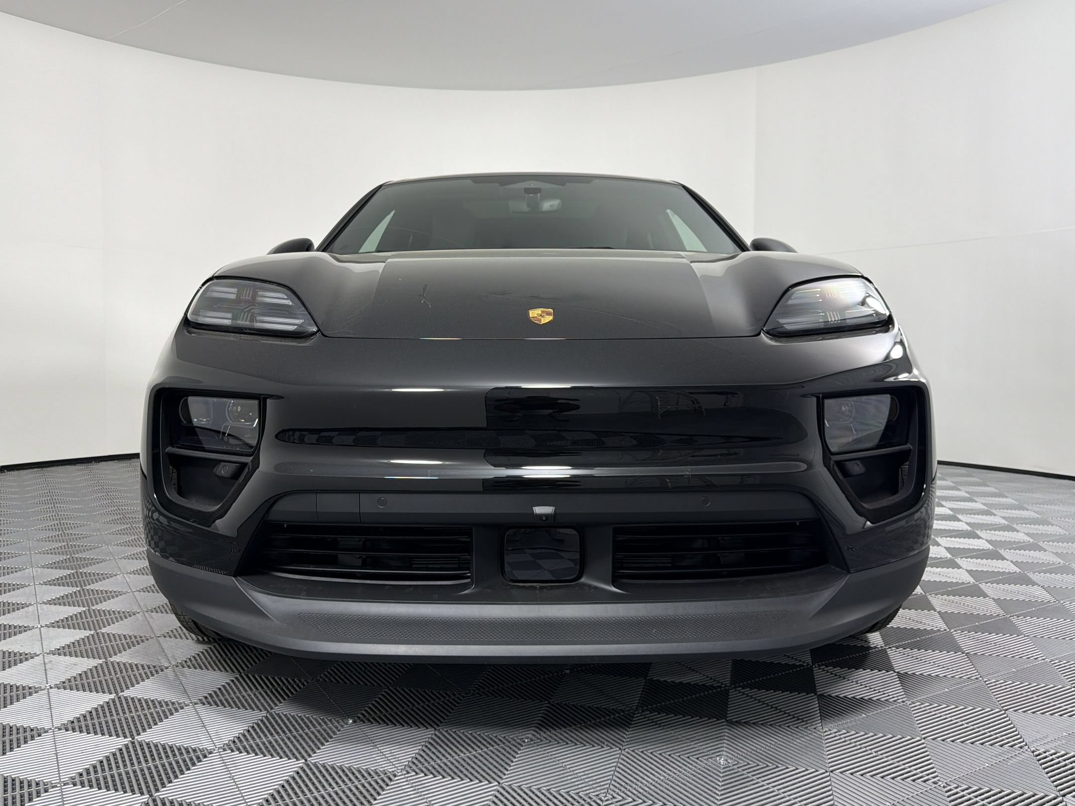 New 2026 Porsche Macan Electric RWD image 6