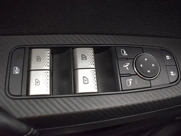 Used 2025 Mitsubishi Outlander SE image 21