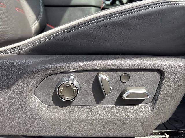 New 2026 GMC Yukon AT4 Ultimate w/ LPO, Illumination Package image 7