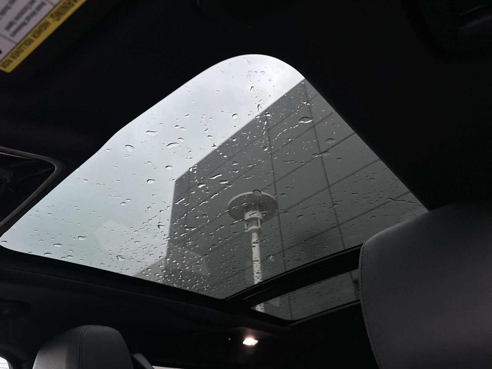 New 2026 Land Rover Range Rover Velar S image 18