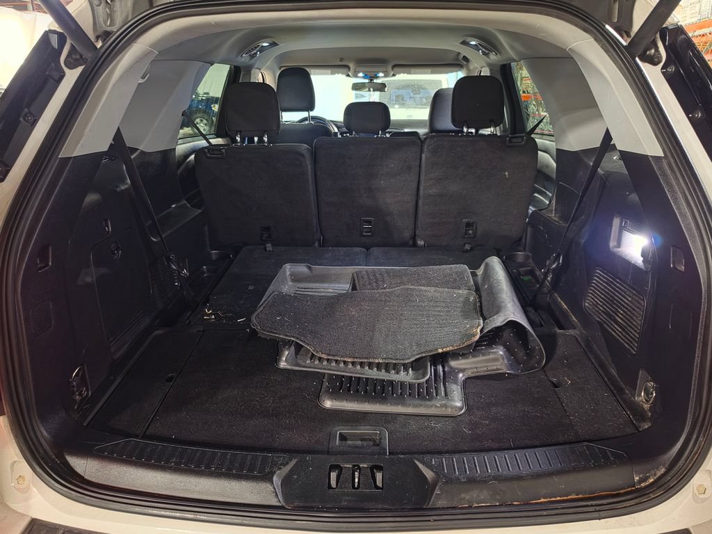 Used 2021 Ford Explorer XLT w/ Class III Trailer Tow Package AWD/4WD image 8