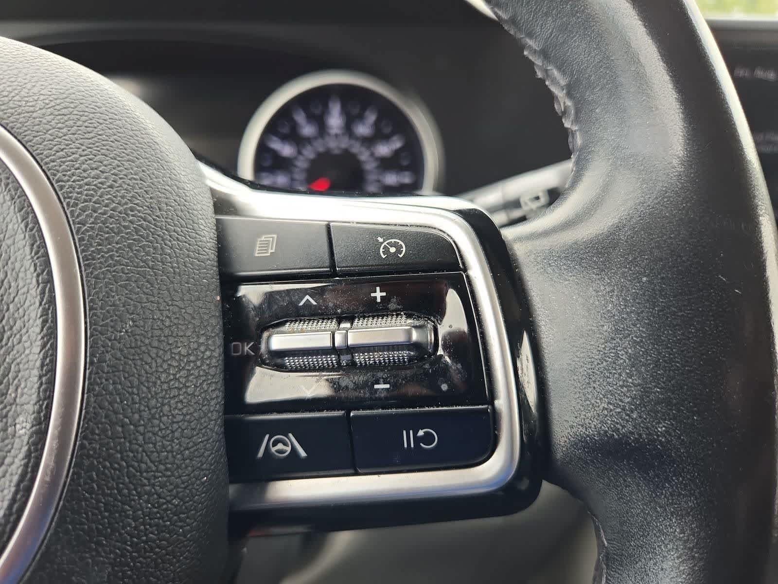 Certified 2022 Kia Carnival LX FWD image 22