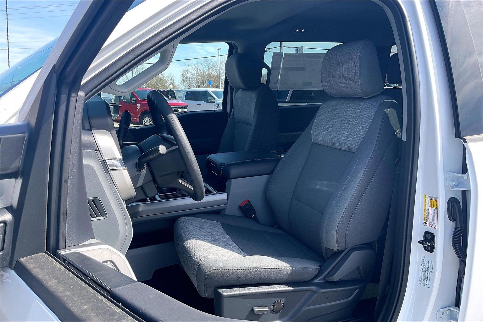 New 2026 Ford F350 XLT w/ XLT Premium Package AWD/4WD image 9