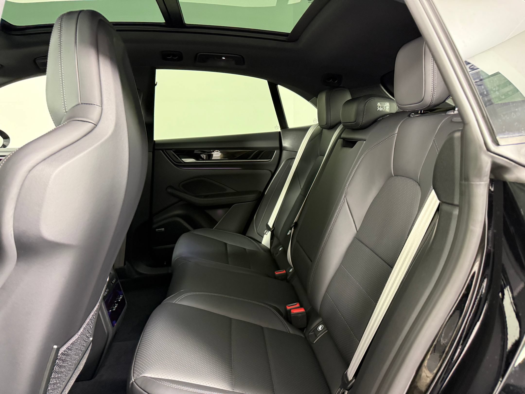 Certified 2026 Porsche Macan Electric RWD image 18