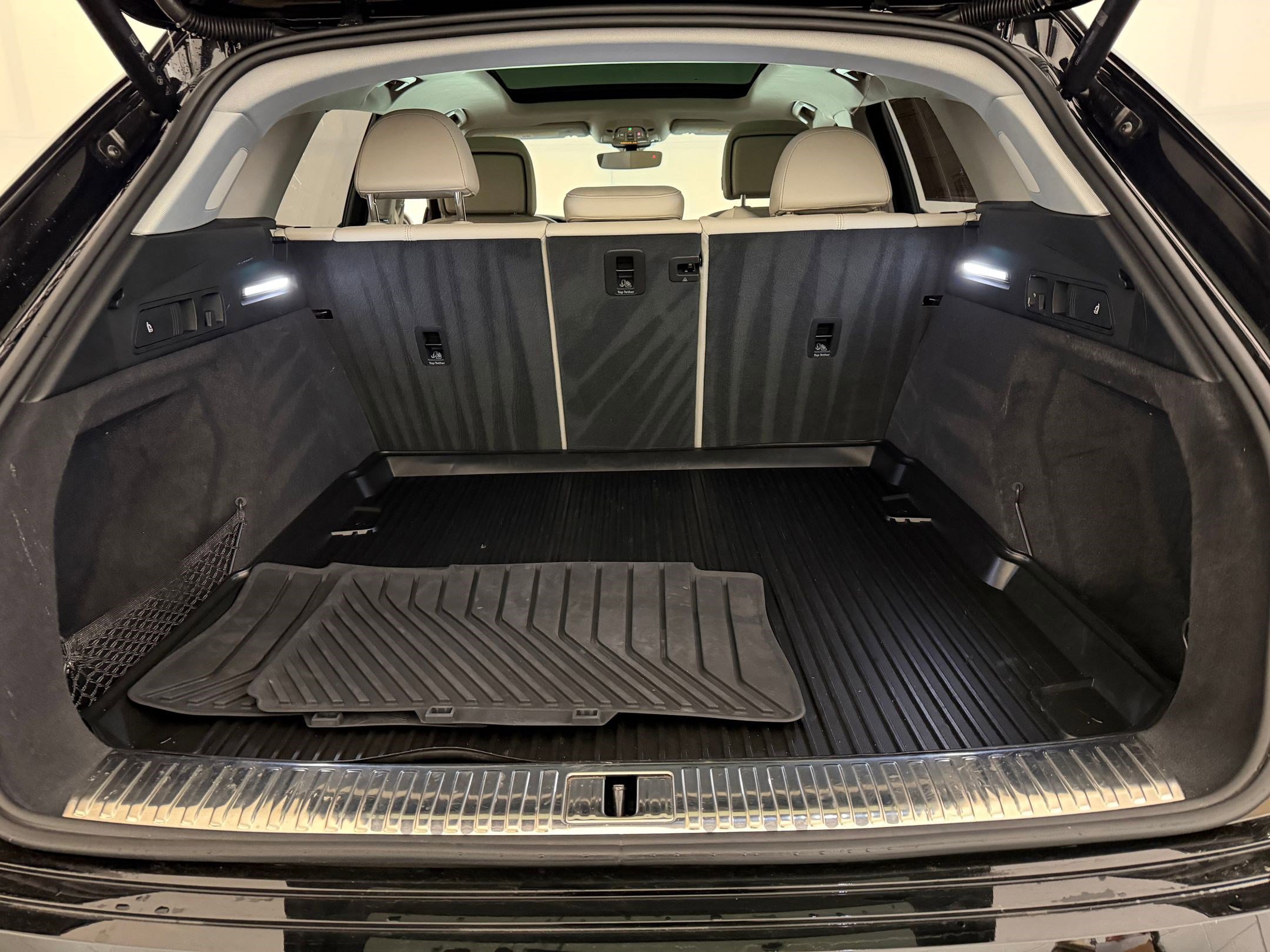 Used 2024 Audi Q8 e-tron Premium Plus w/ Premium Plus Package image 28