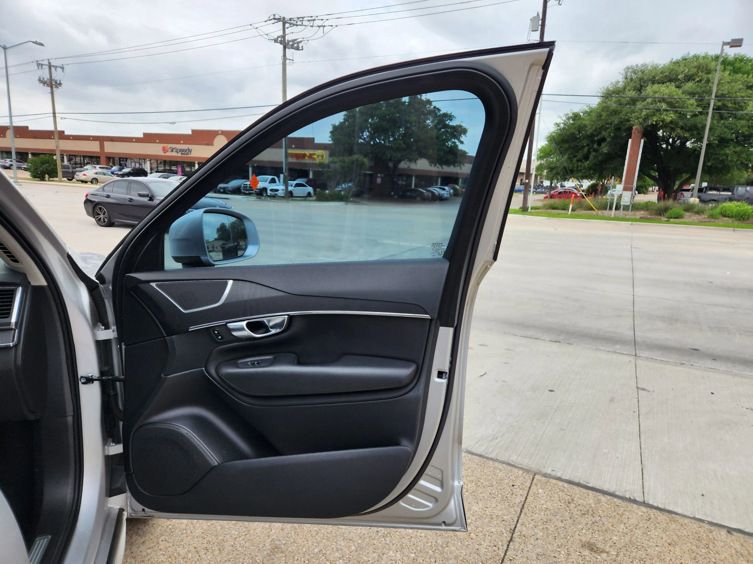 Used 2020 Volvo XC90 T5 Momentum w/ Protection Package Premier image 17