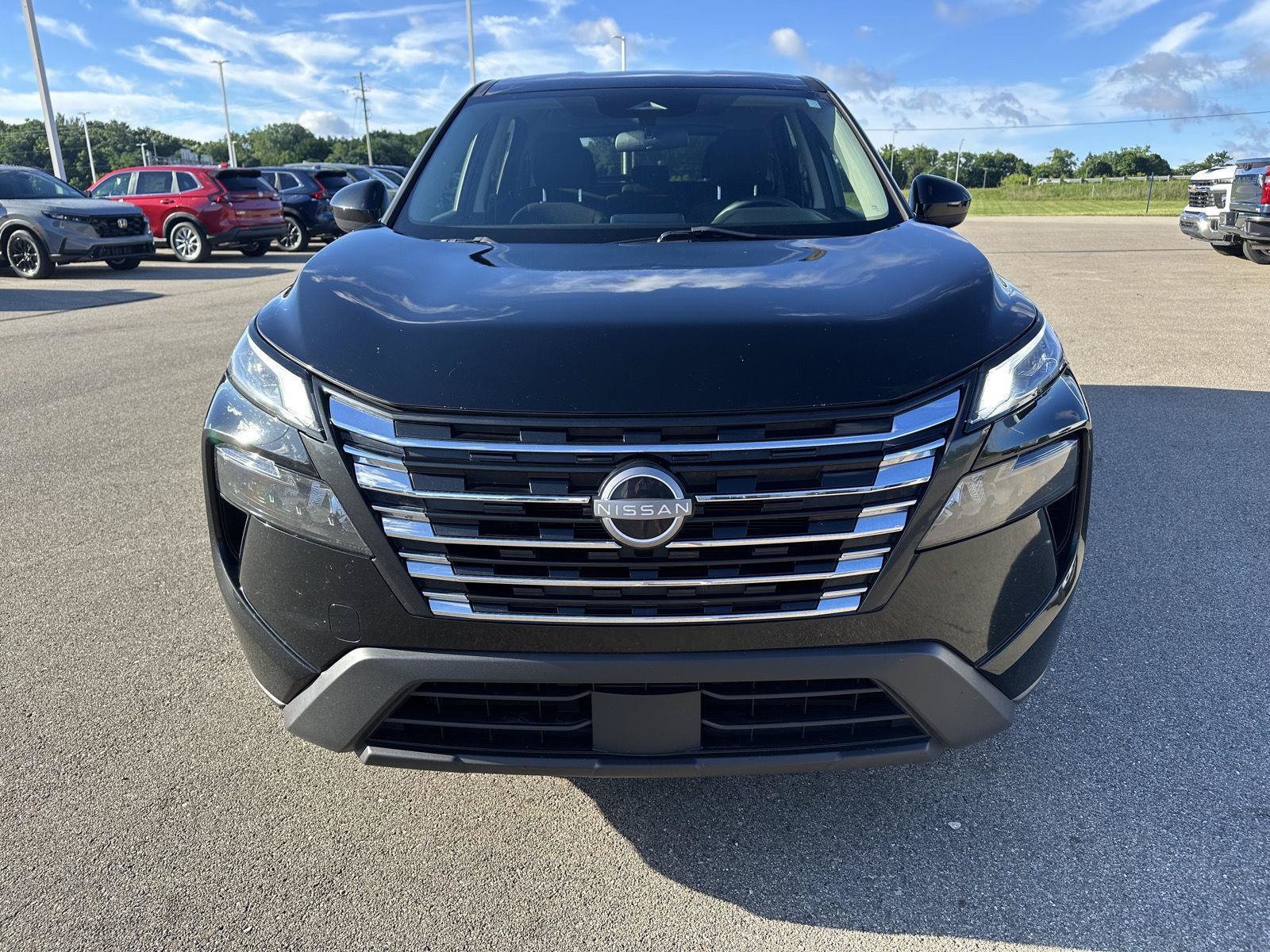 Used 2024 Nissan Rogue SV FWD image 9