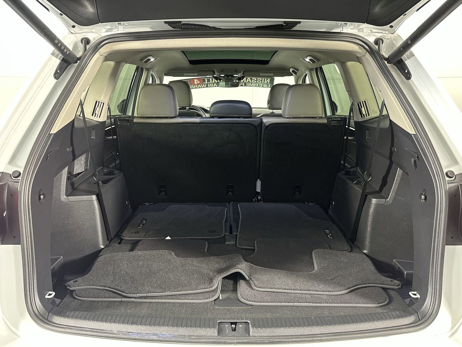 Used 2025 Volkswagen Atlas SEL AWD/4WD image 25