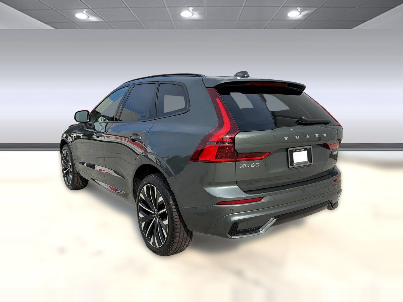 New 2026 Volvo XC60 T8 Ultra w/ Climate Package AWD/4WD image 3