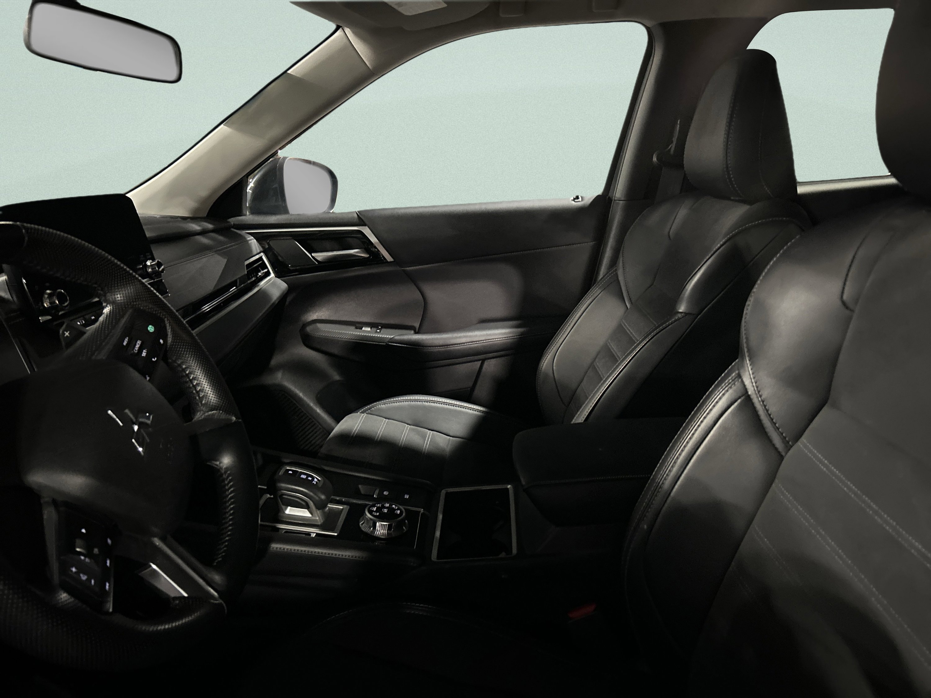 Used 2024 Mitsubishi Outlander SE image 30