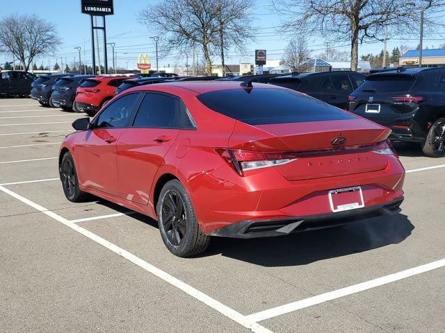 Used 2023 Hyundai Elantra SEL w/ Preferred Accessory Package image 5