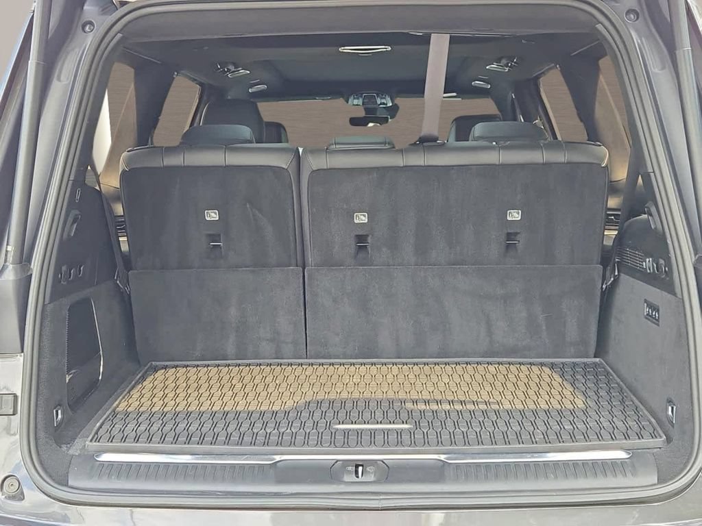 Used 2022 Jeep Grand Wagoneer Series III w/ HD Trailer Tow Package AWD/4WD image 12