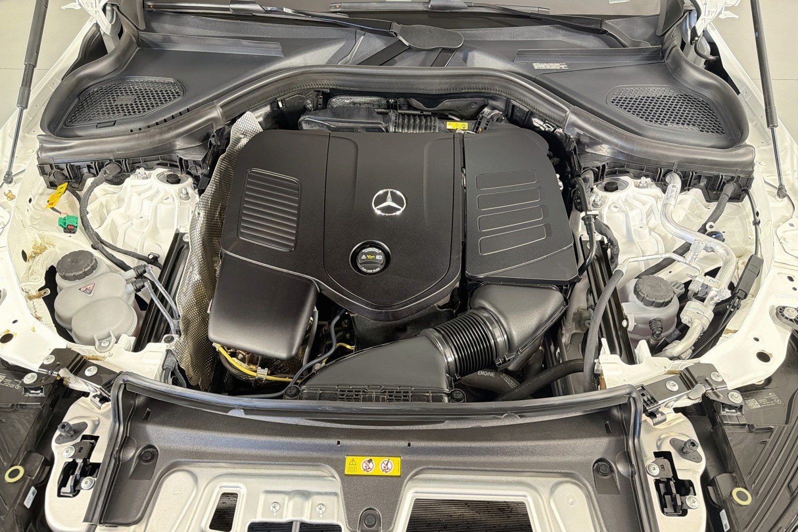 Used 2025 Mercedes-Benz GLC 350e 4MATIC image 12