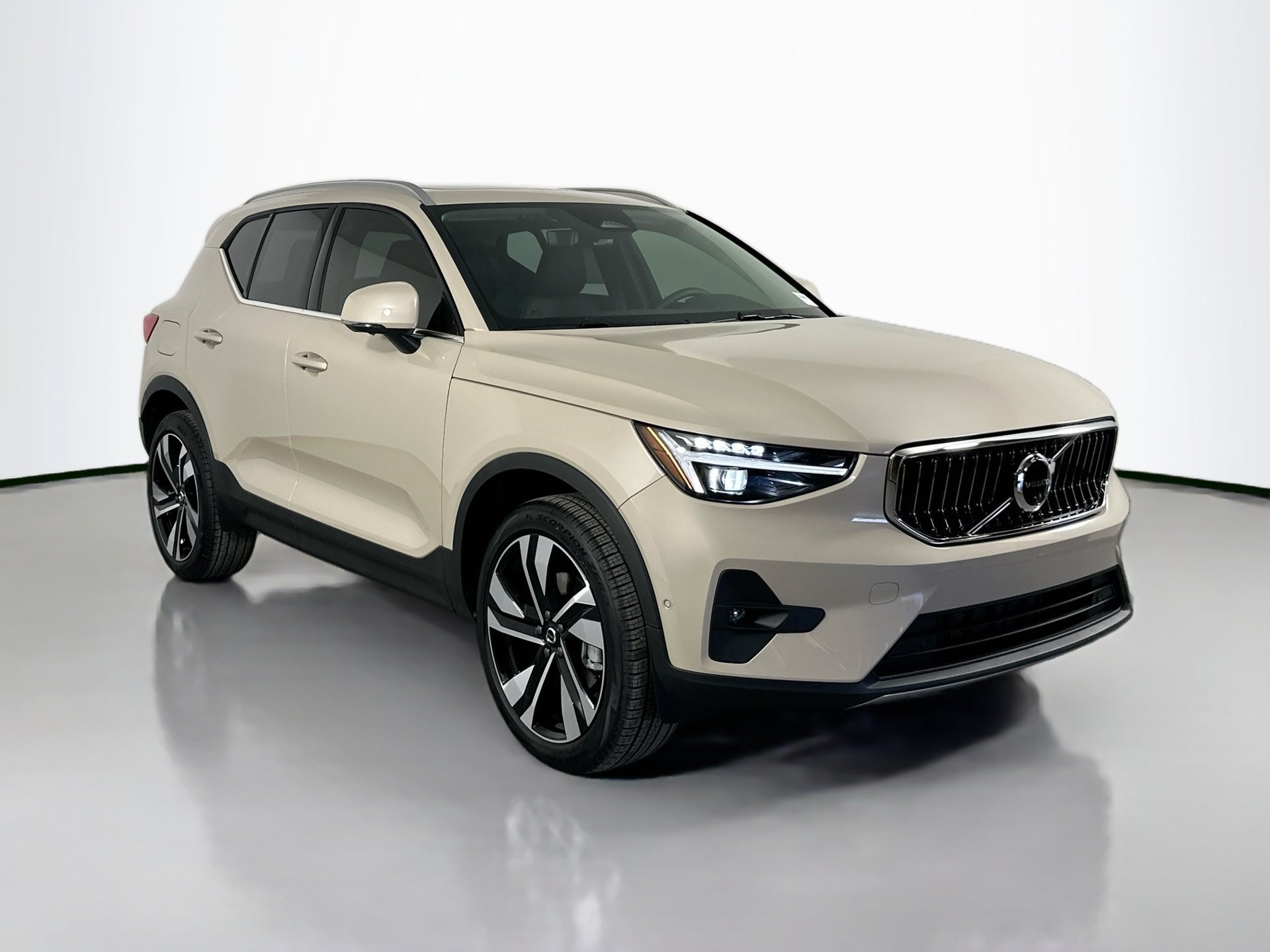 New 2025 Volvo XC40 B5 Ultra w/ Protection Package Premier AWD/4WD image 3
