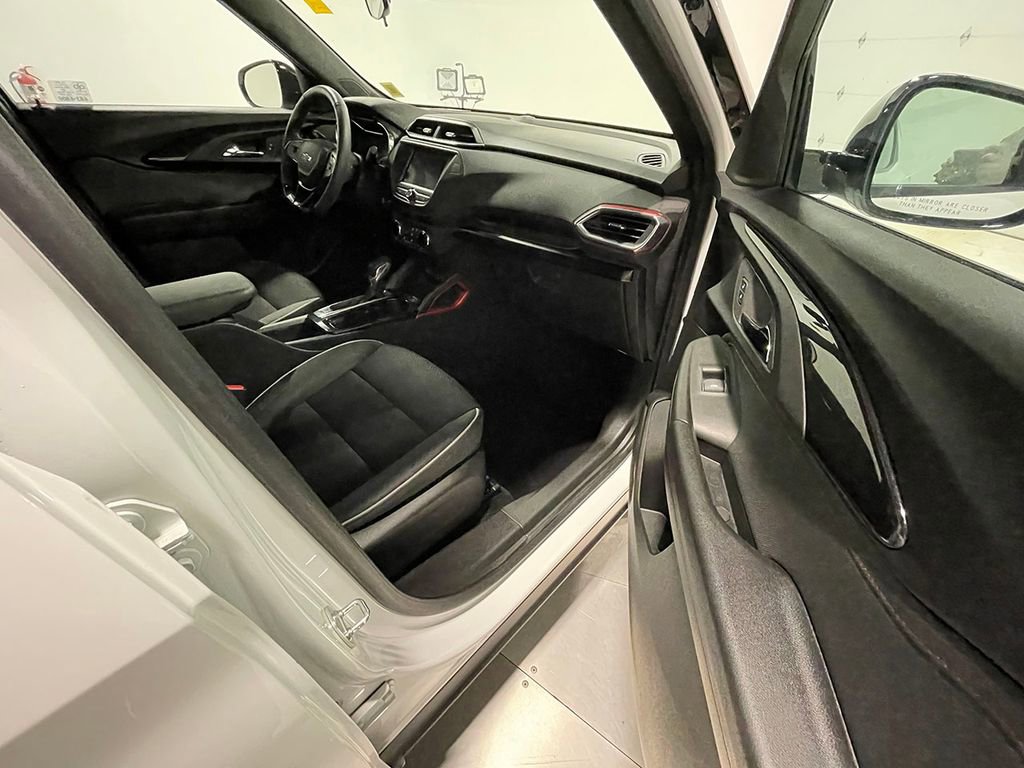 Used 2023 Chevrolet TrailBlazer RS image 25