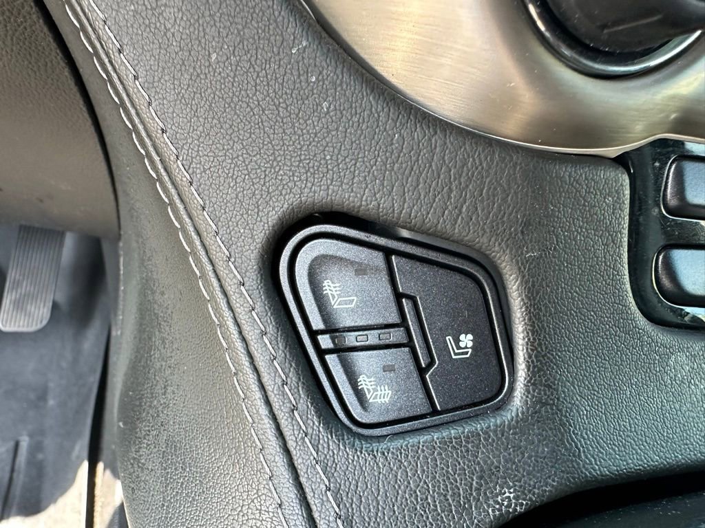 Used 2018 GMC Yukon Denali w/ Denali Ultimate Package image 21