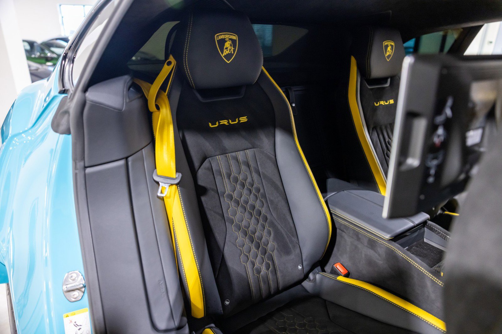 Used 2024 Lamborghini Urus S AWD/4WD image 32