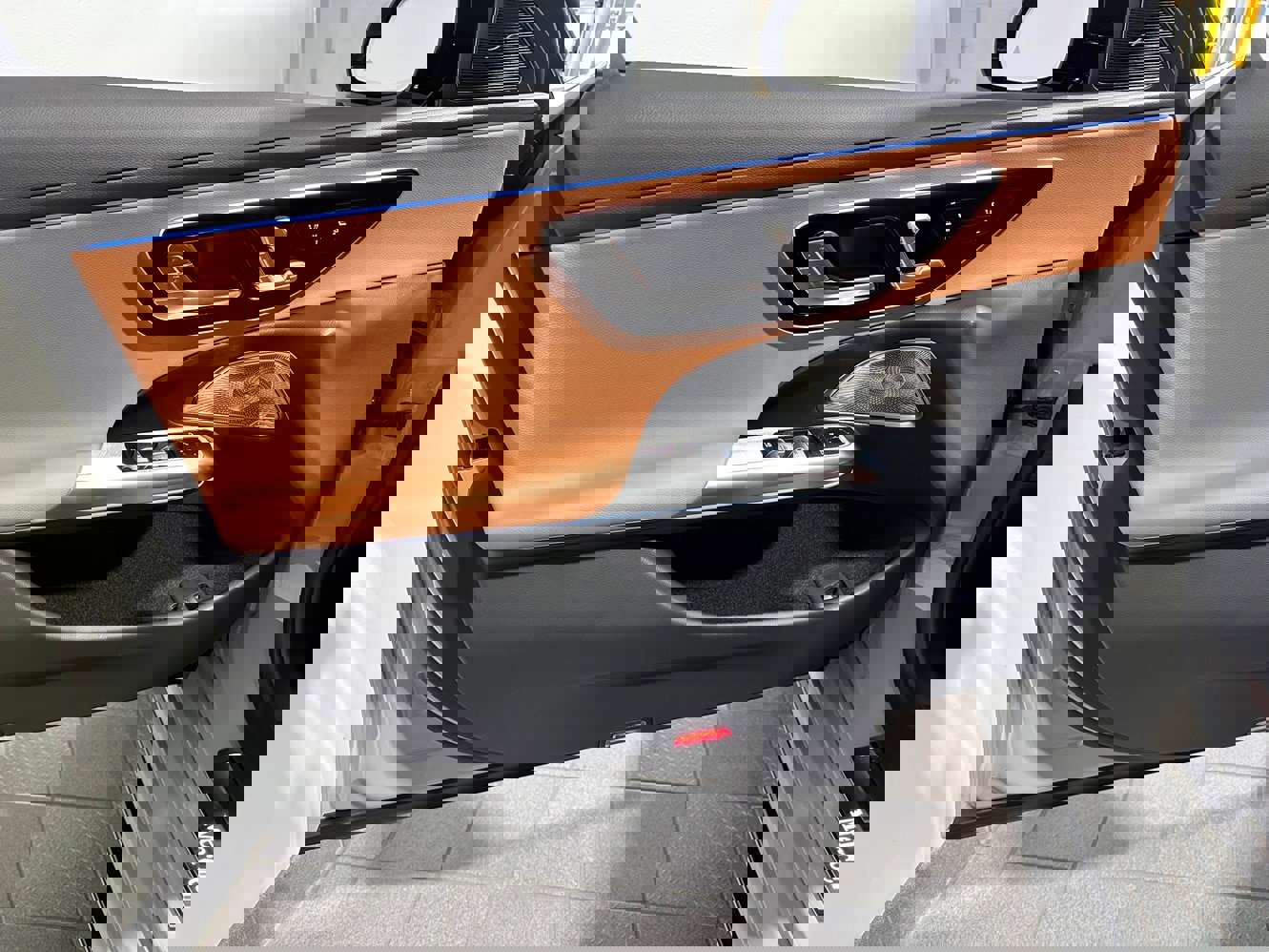 New 2026 Mercedes-Benz E 350 4MATIC Sedan image 8