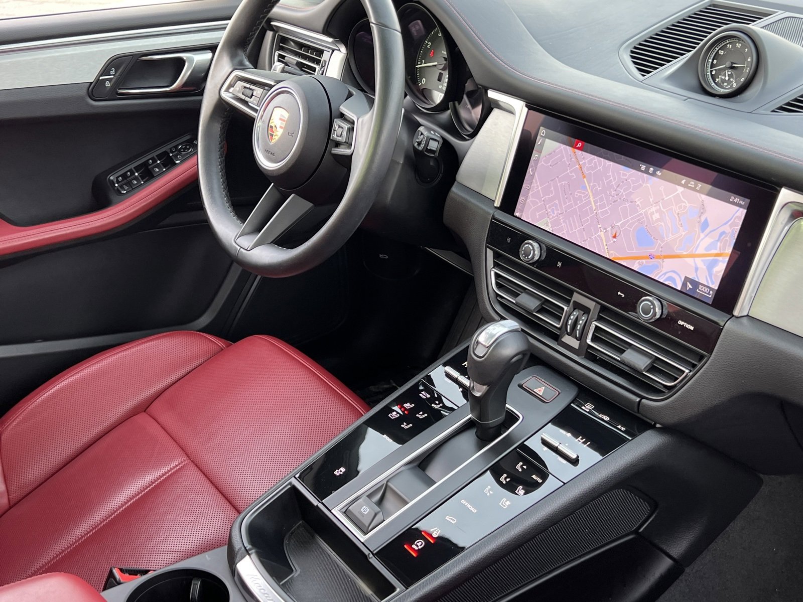 Certified 2024 Porsche Macan image 13