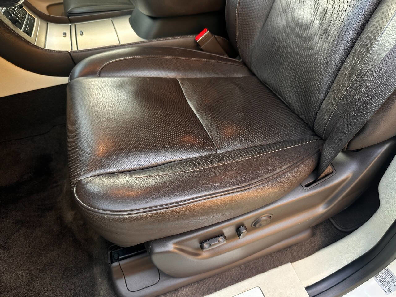 Used 2011 Cadillac Escalade Platinum image 52