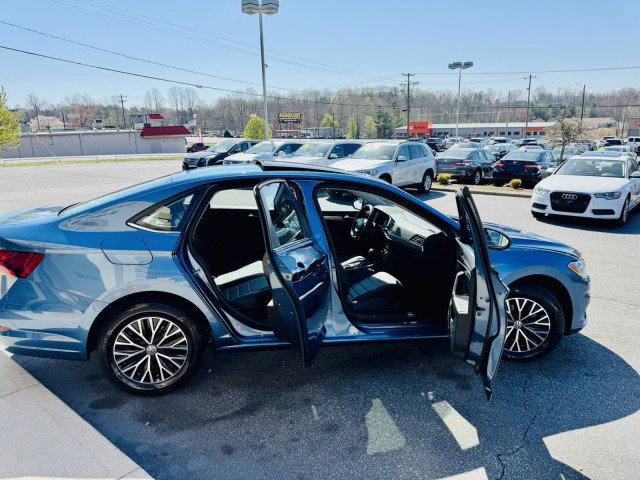 Used 2021 Volkswagen Jetta SE image 16