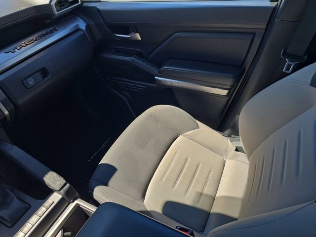 Used 2025 Toyota Tacoma TRD Off-Road image 15