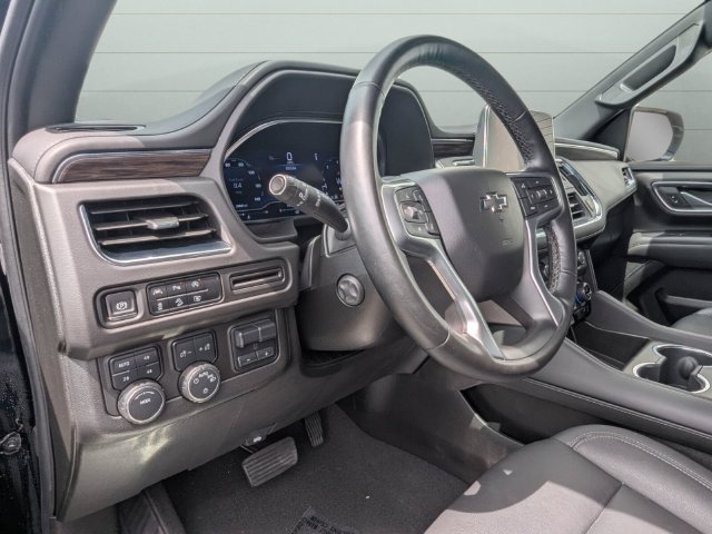 Used 2023 Chevrolet Suburban Z71 w/ Luxury Package AWD/4WD image 9