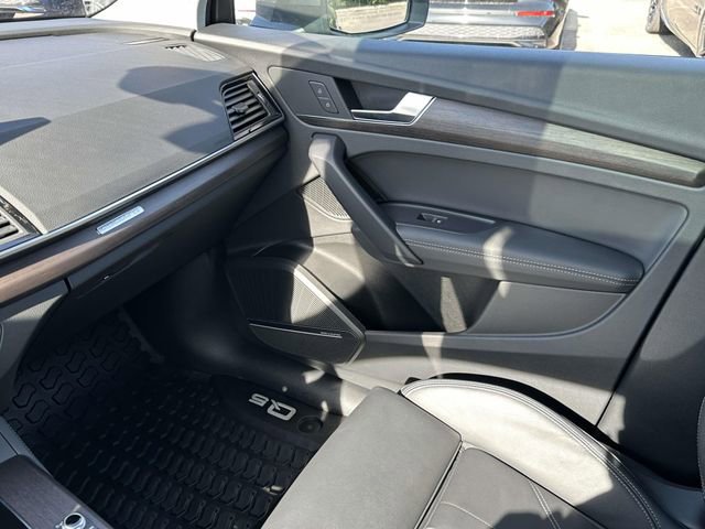 Used 2025 Audi Q5 2.0T Premium Plus w/ Premium Plus Package AWD/4WD image 36