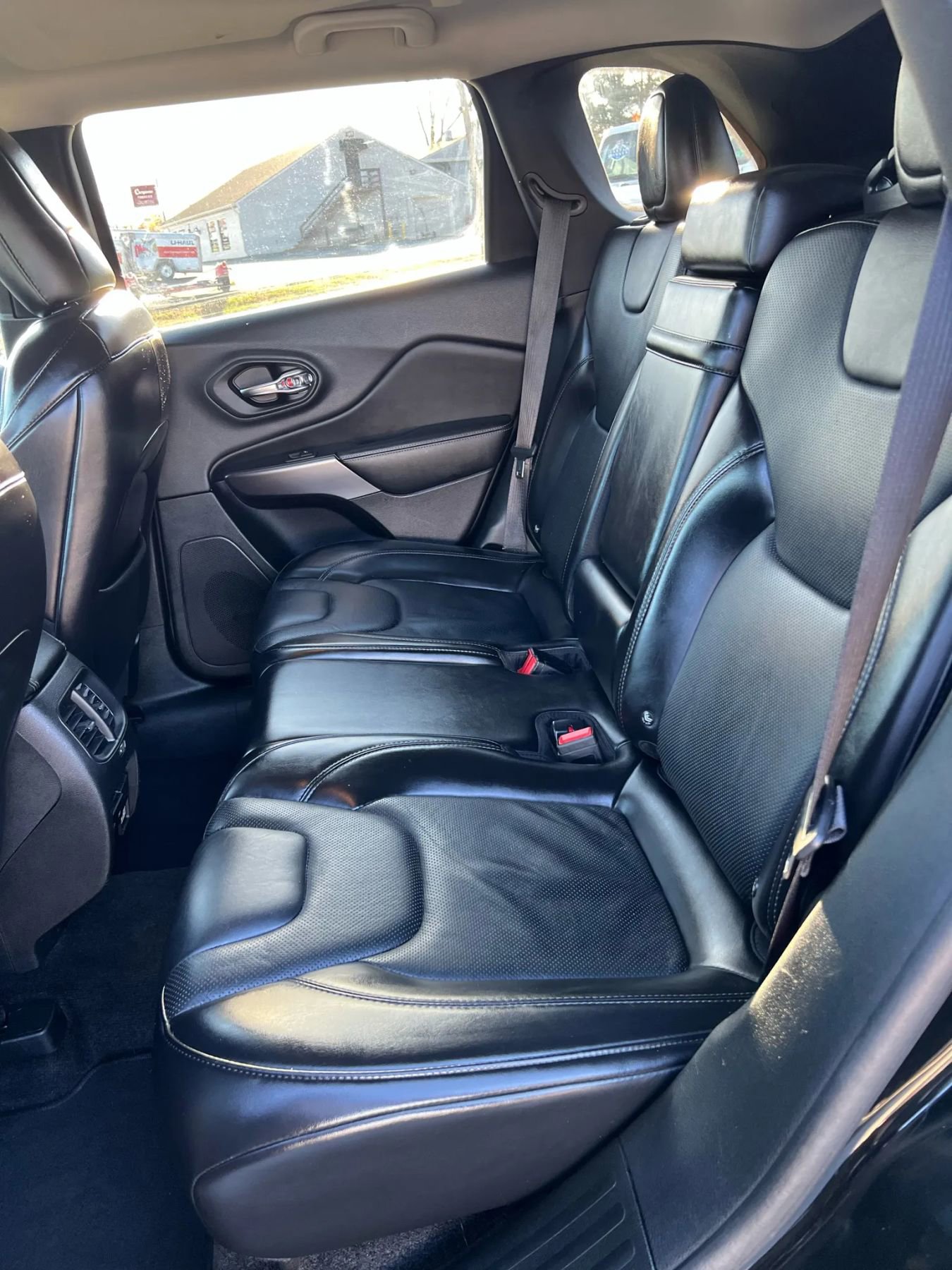 Used 2019 Jeep Cherokee Limited image 17