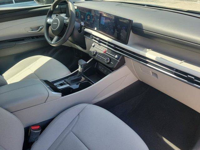 Used 2025 Hyundai Tucson SE FWD image 13