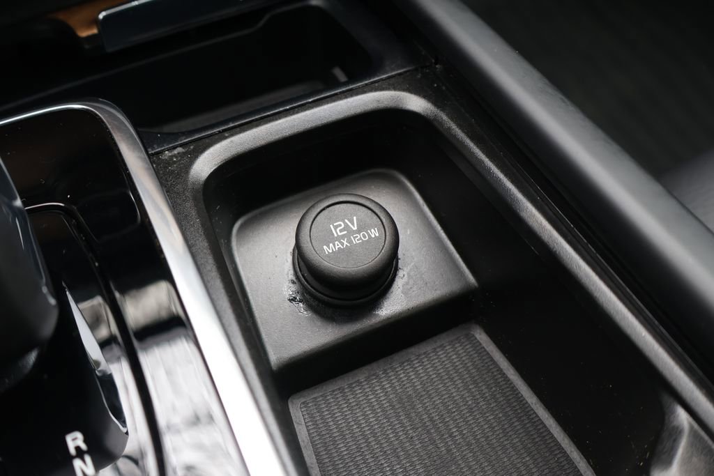 Used 2024 Volvo XC90 B6 Plus w/ Protection Package Premier image 23