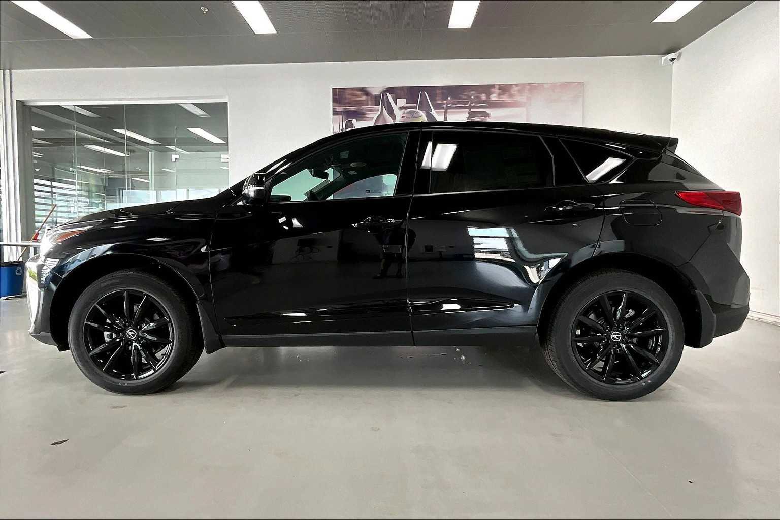 New 2025 Acura RDX SH-AWD image 3