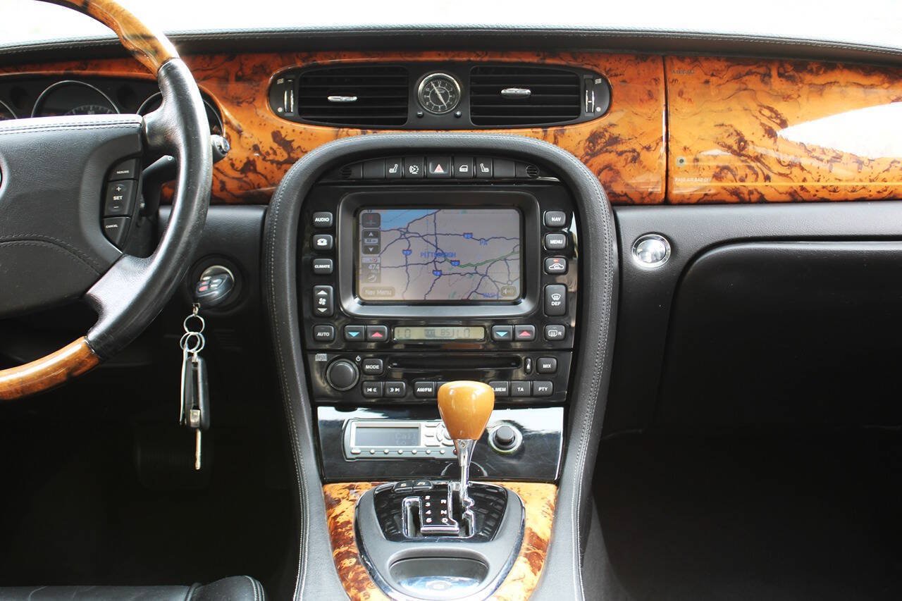 Used 2007 Jaguar XJ8 L RWD image 16