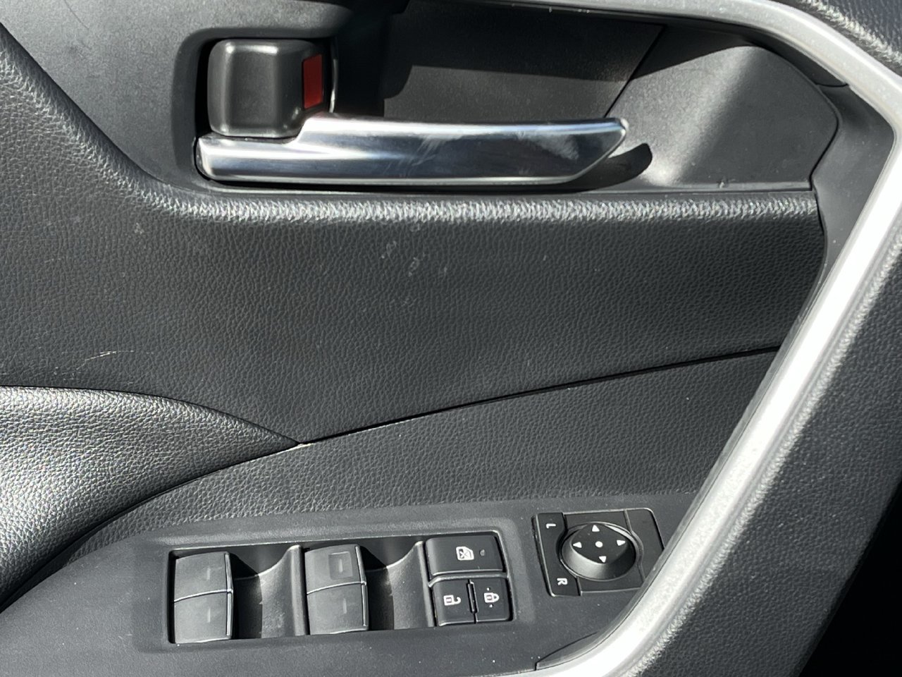 Used 2023 Toyota RAV4 XLE Premium AWD/4WD image 21