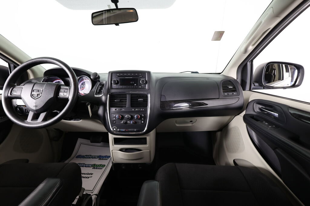 Used 2012 Dodge Grand Caravan SXT image 28