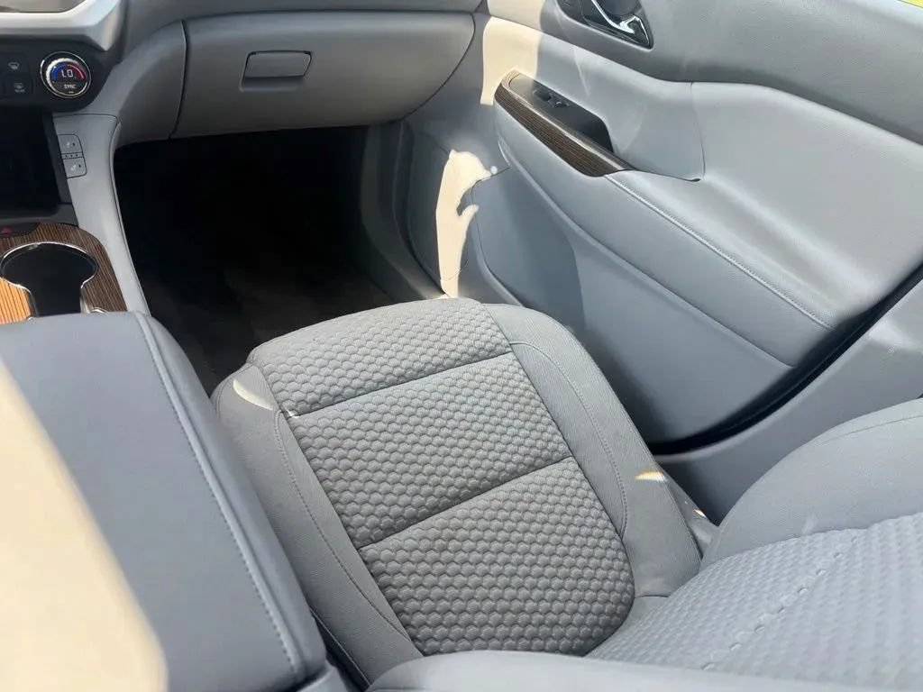 Used 2017 GMC Acadia SLE FWD image 20