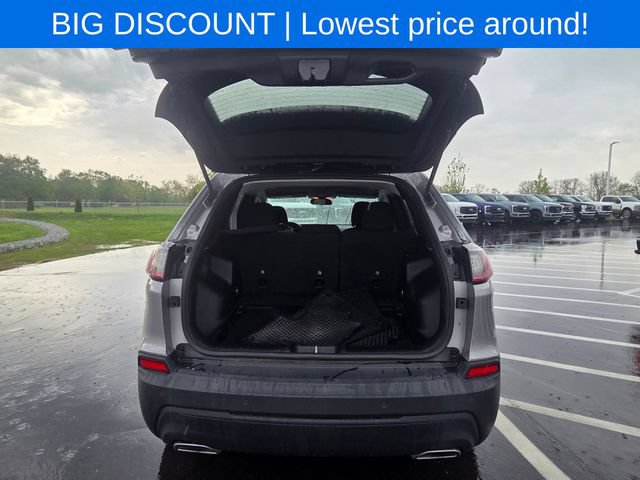 Used 2019 Jeep Cherokee Latitude w/ Cold Weather Group AWD/4WD image 11