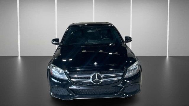 Used 2018 Mercedes-Benz C 300 Sedan image 2