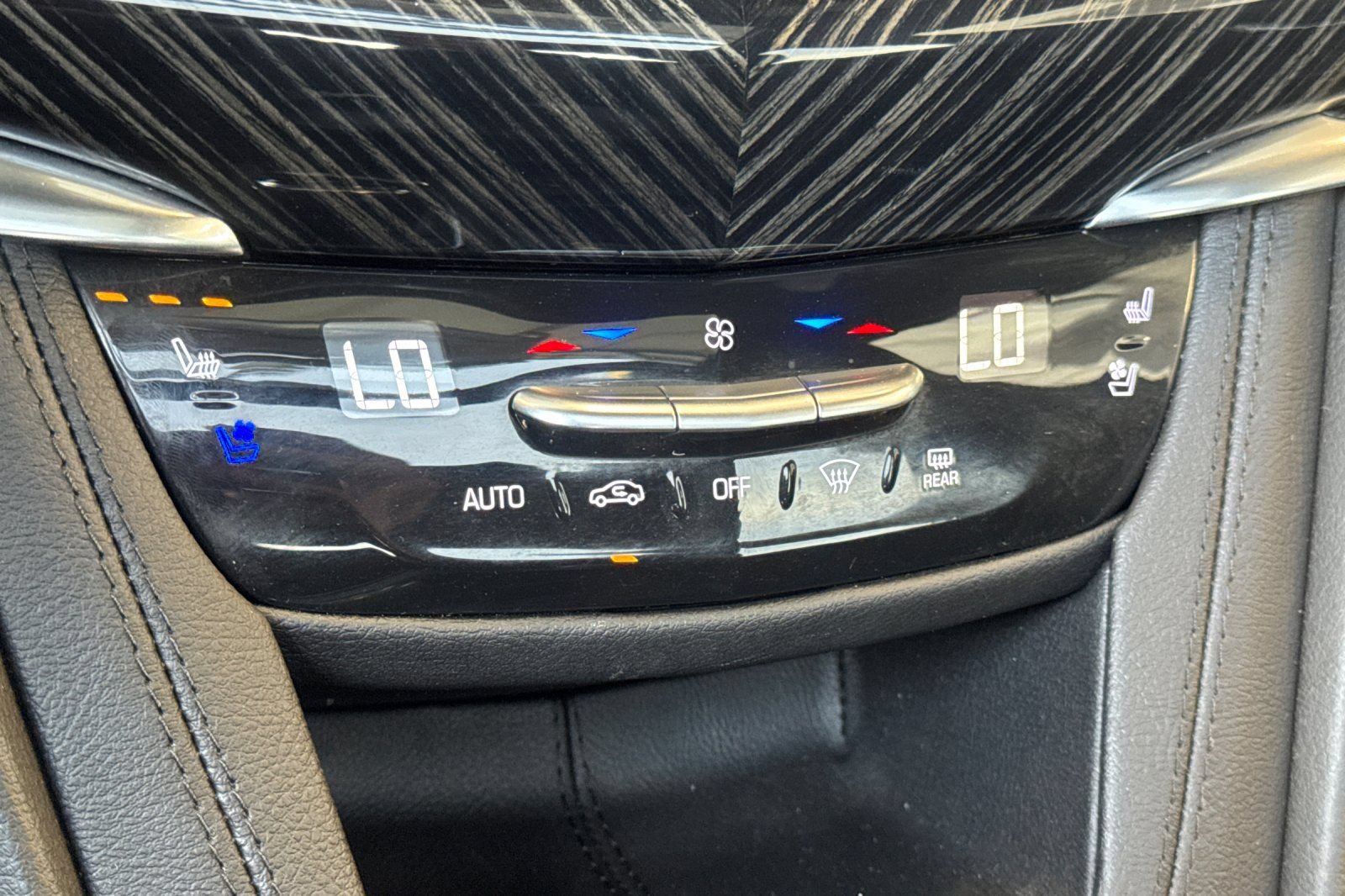 Certified 2025 Cadillac XT6 Premium Luxury FWD image 31
