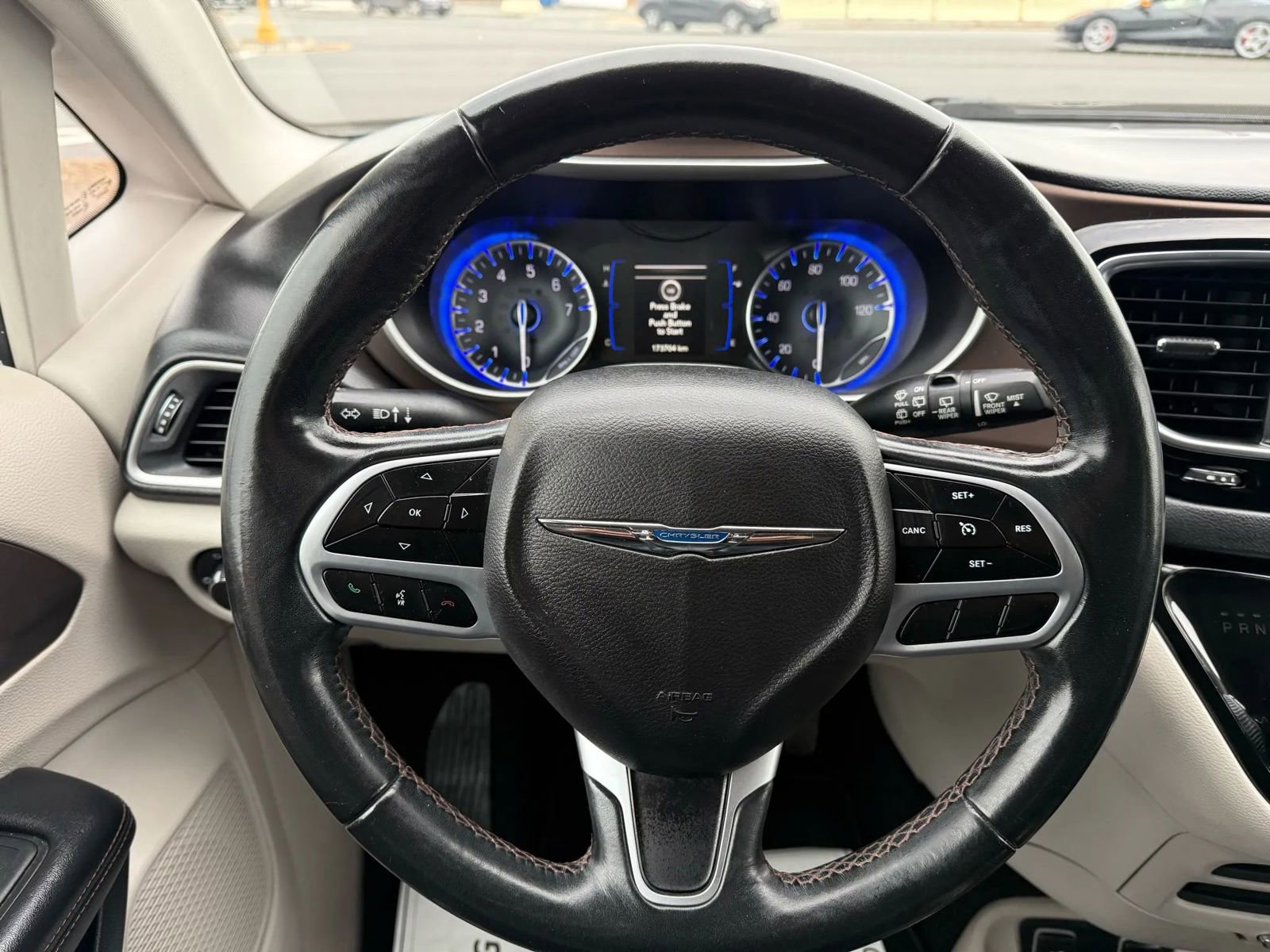 Used 2018 Chrysler Pacifica Touring-L image 12