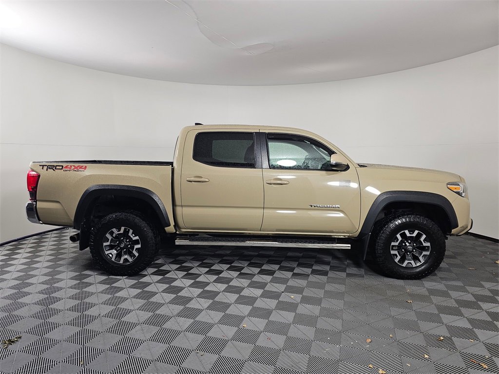 Used 2016 Toyota Tacoma TRD Off-Road image 8