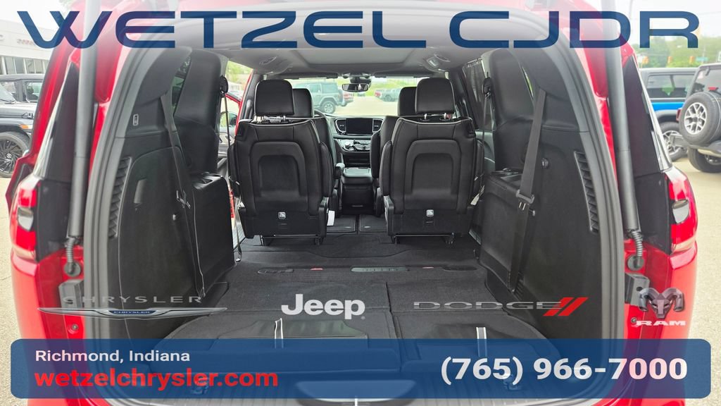 New 2027 Chrysler Pacifica Limited AWD/4WD image 9