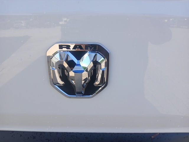 Used 2024 RAM ProMaster 2500 w/ Convenience Group FWD image 9