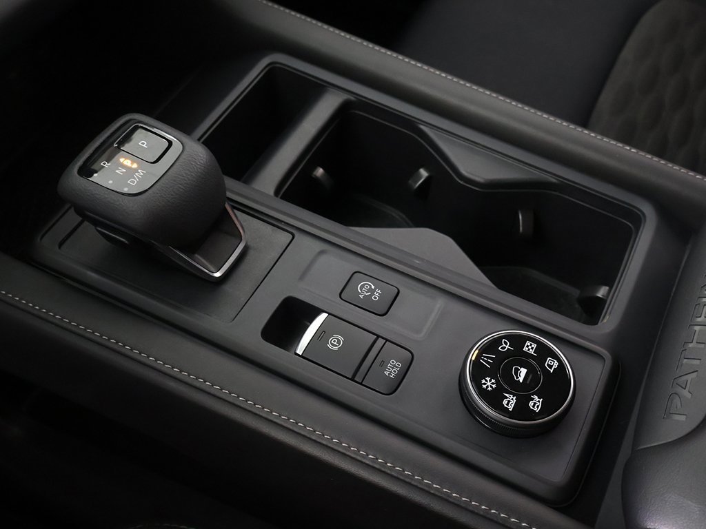 Used 2024 Nissan Pathfinder S image 44